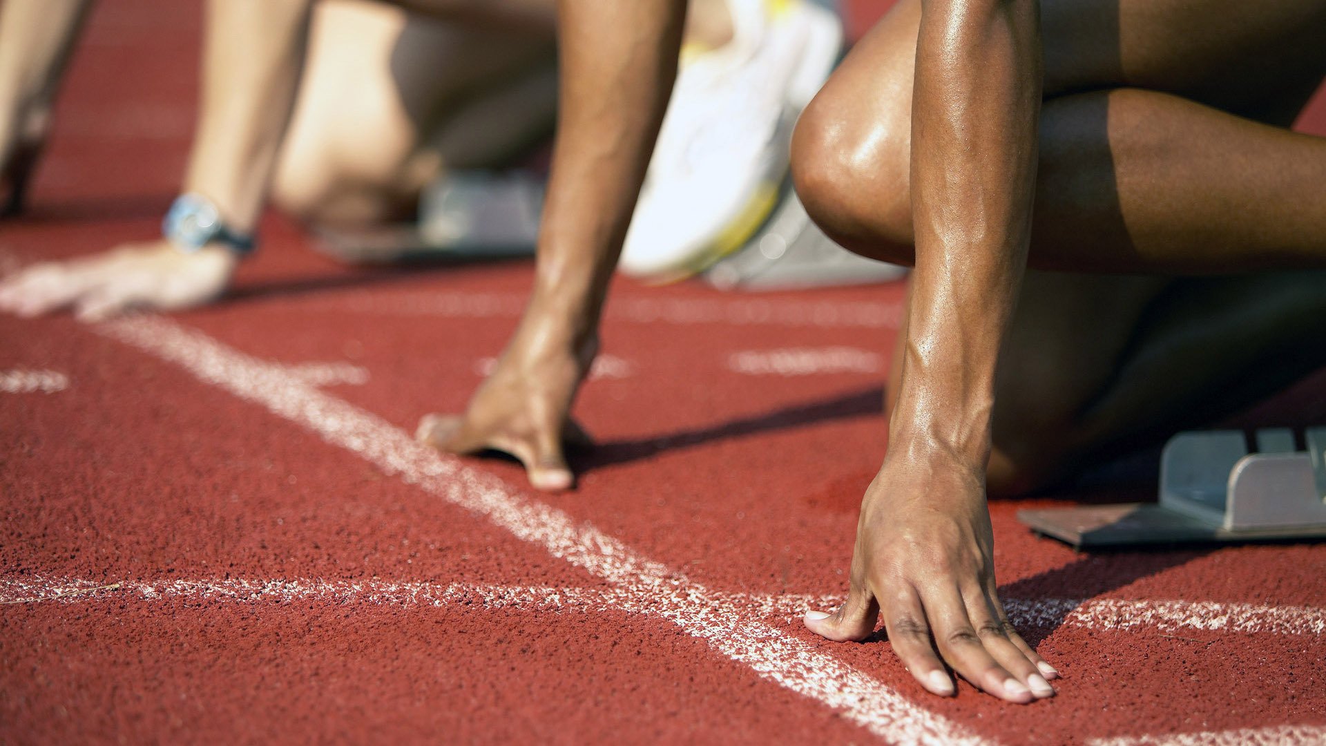 短跑新星闪耀全国锦标赛，破纪录夺冠引关注