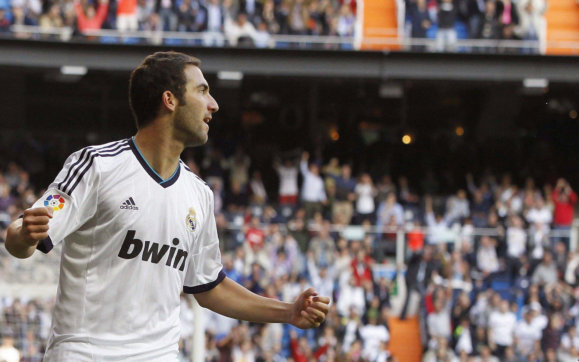 战术保守酿苦局！阿莫林临场调整再遭质疑，曼联领先后失分成赛季顽疾